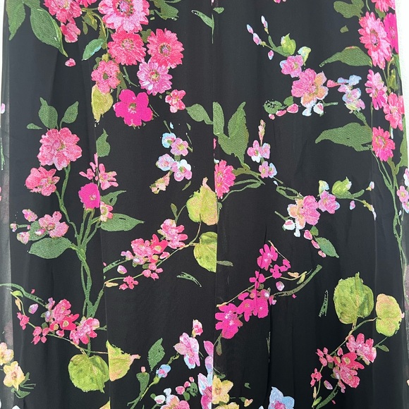 Lulu’s Blooming Love Jumpsuit Size M - Picture 8 of 10